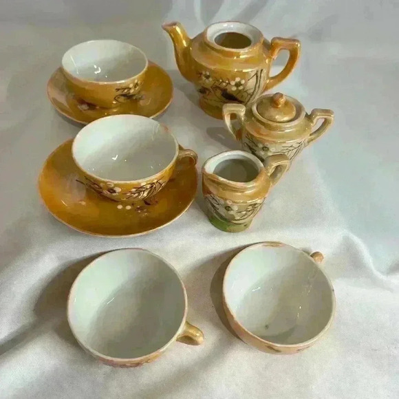 Lustreware  Amber Child’s Tea Set - Picture 2 of 5